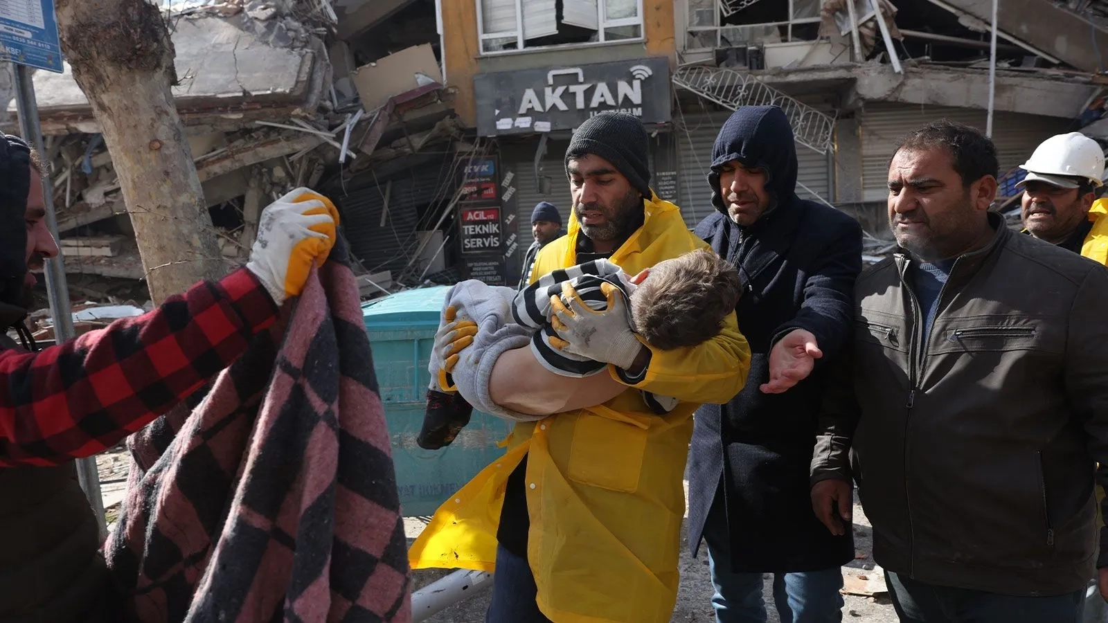 Число погибших при землетрясении в Турции возросло до 9 057 - ОБНОВЛЕНО + ПРЯМОЙ ЭФИР