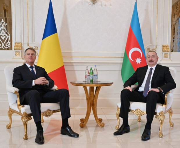 Состоялась встреча один на один президентов Азербайджана и Румынии