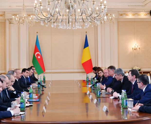 Состоялась встреча президентов Азербайджана и Румынии в расширенном составе - ФОТО