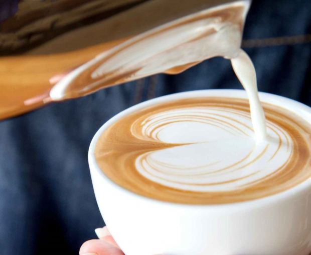 Ученые открыли новое полезное свойство кофе с молоком