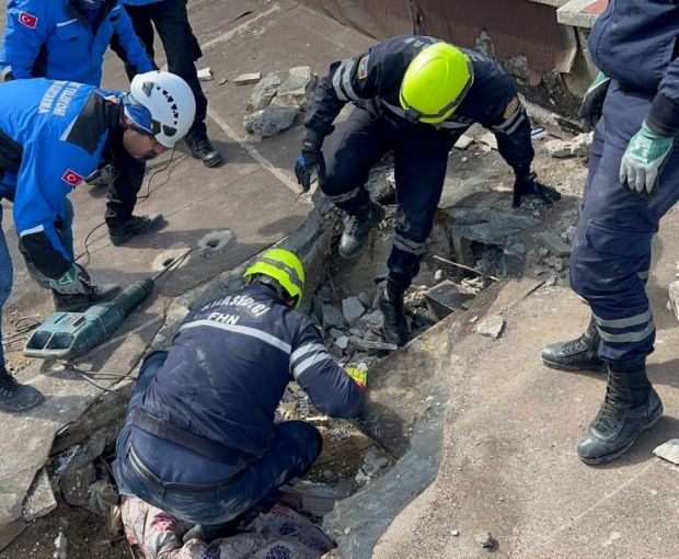 Спасатели МЧС Азербайджана спасли из-под завалов в Турции 16 человек - ВИДЕО