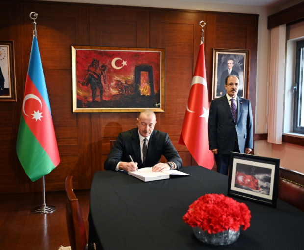 Ильхам Алиев посетил посольство Турции в Азербайджане и выразил соболезнования - ОБНОВЛЕНО + ФОТО