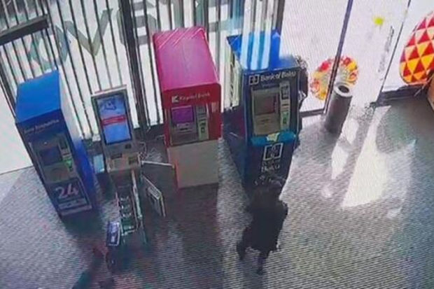 Страницы в соцсетях мужчины, совершившего вооруженное нападение в гипермаркете в Баку - ФОТО