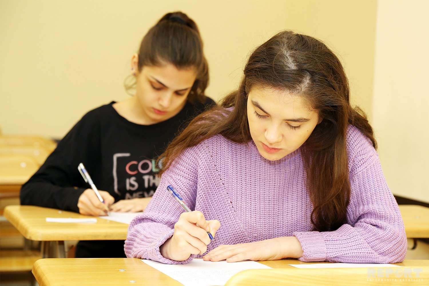 Сегодня в Азербайджане свыше 50 тысяч школьников сдадут выпускной экзамен
