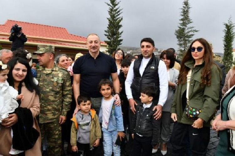Искренняя встреча Ильхама Алиева и Мехрибан Алиевой с жителями села Талыш - ВИДЕО