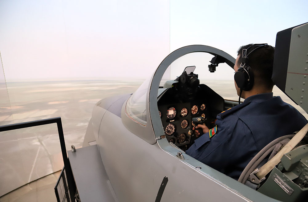 Военные пилоты Азербайджана выполняют учебно-тренировочные полеты - ВИДЕО