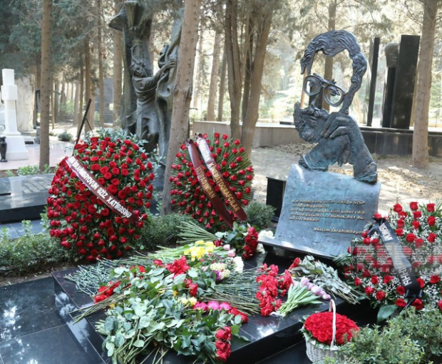 В Баку состоялось открытие надгробного памятника Рустаму Ибрагимбекову - ФОТО