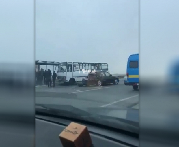Тяжелое ДТП в Баку: Пассажирский автобус столкнулся с легковушкой - ВИДЕО