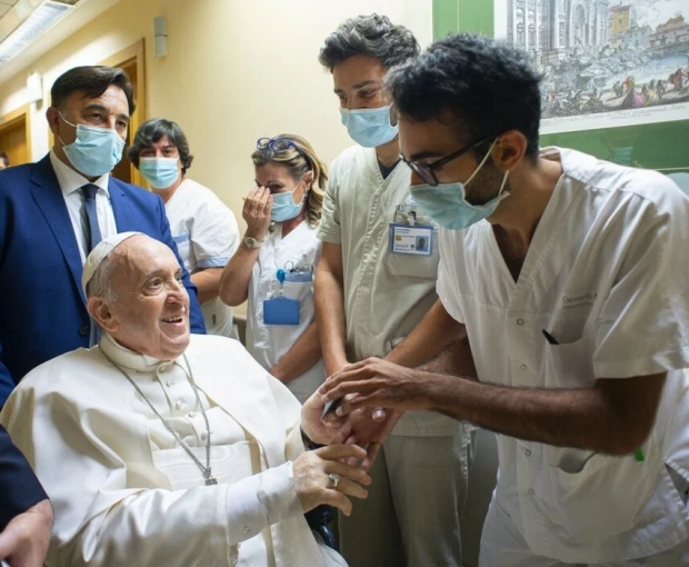 Папа Римский госпитализирован