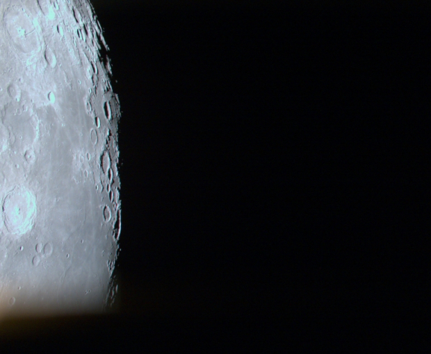 Японский космический аппарат прислал потрясающий снимок Луны