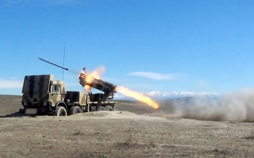 Продолжаются учения ракетно-артиллерийских войск Азербайджана - ВИДЕО