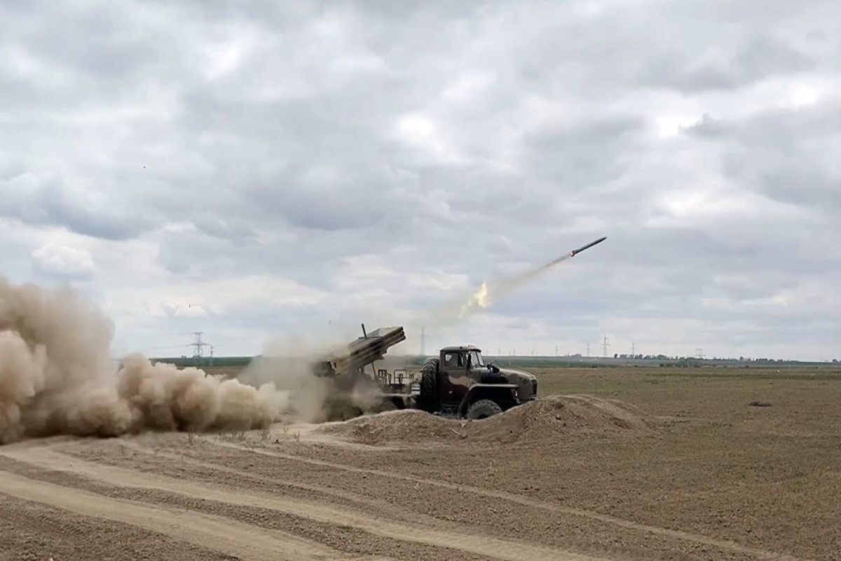 Продолжаются учения ракетно-артиллерийских войск Азербайджана - ВИДЕО