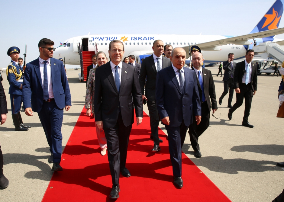 Президент Израиля Ицхак Герцог прибыл с официальным визитом в Азербайджан - ОБНОВЛЕНО + ФОТО