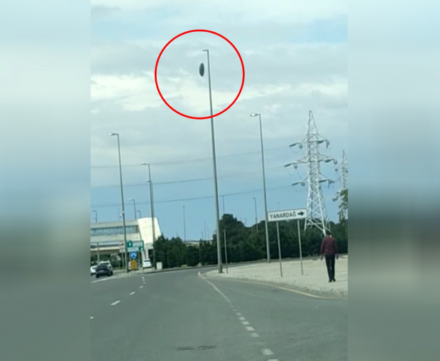 ВНИМАНИЮ водителей! На этой дороге в Баку возникла опасная ситуация - ВИДЕО