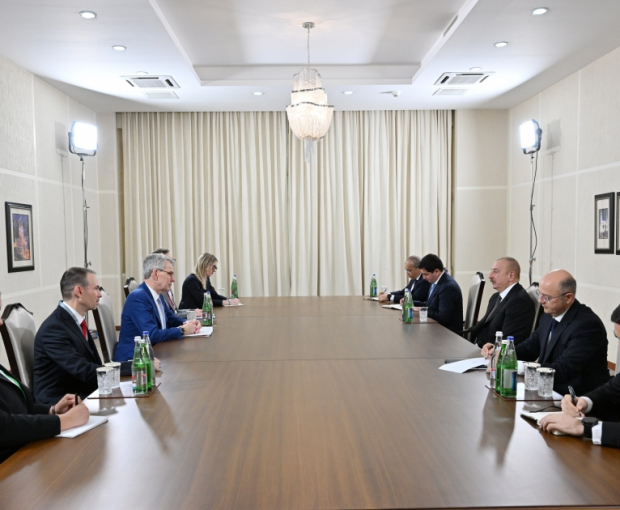 Президент Ильхам Алиев принял помощника госсекретаря США по энергетическим ресурсам