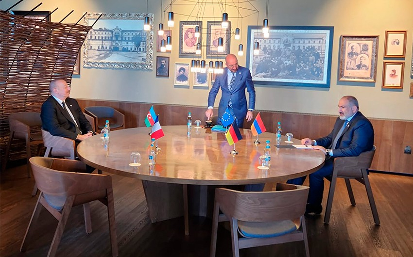 В Молдове состоялась трехсторонняя встреча лидеров Азербайджана Армении и главы Евросовета - ФОТО
