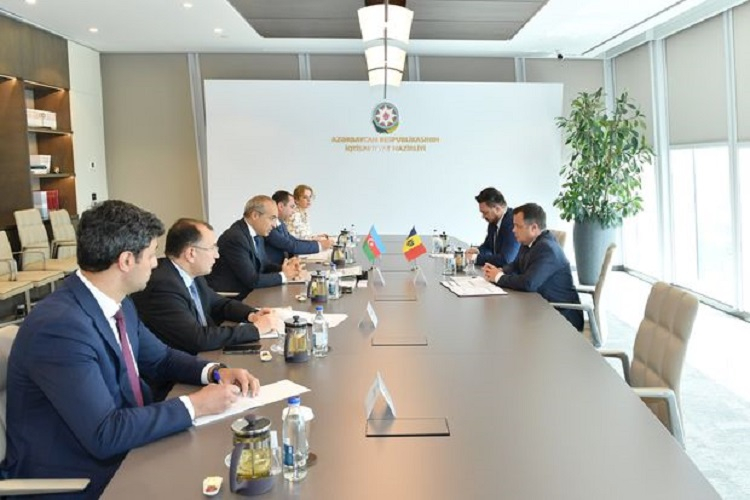 Микаил Джаббаров встретился с послом Молдовы в Азербайджане - ФОТО