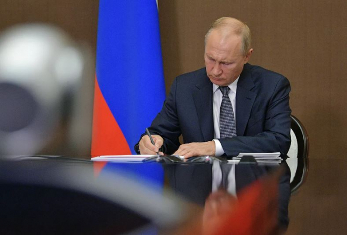 Путин подписал закон о штрафах и аресте за нарушение режима военного положения