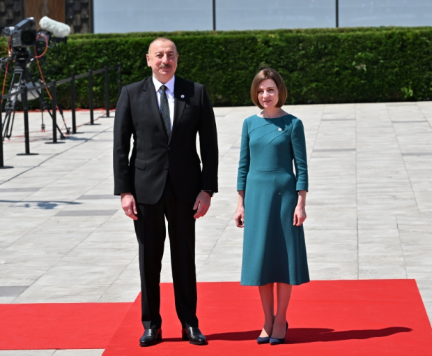 Ильхам Алиев принимает участие в саммите Европейского политического сообщества - ФОТО