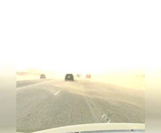 Дорогу Ходжасан-Локбатан охватил пыльный туман - ВИДЕО