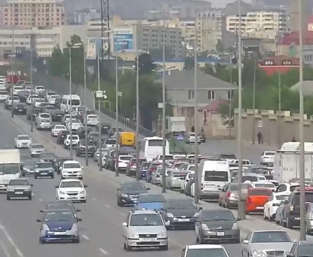 На ряде улиц и проспектов Баку наблюдаются пробки - СПИСОК