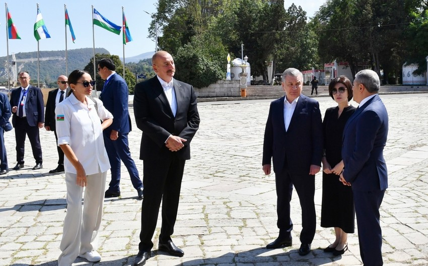 Президенты Азербайджана и Узбекистана и их супруги посетили Шушу - ОБНОВЛЕНО + ФОТО