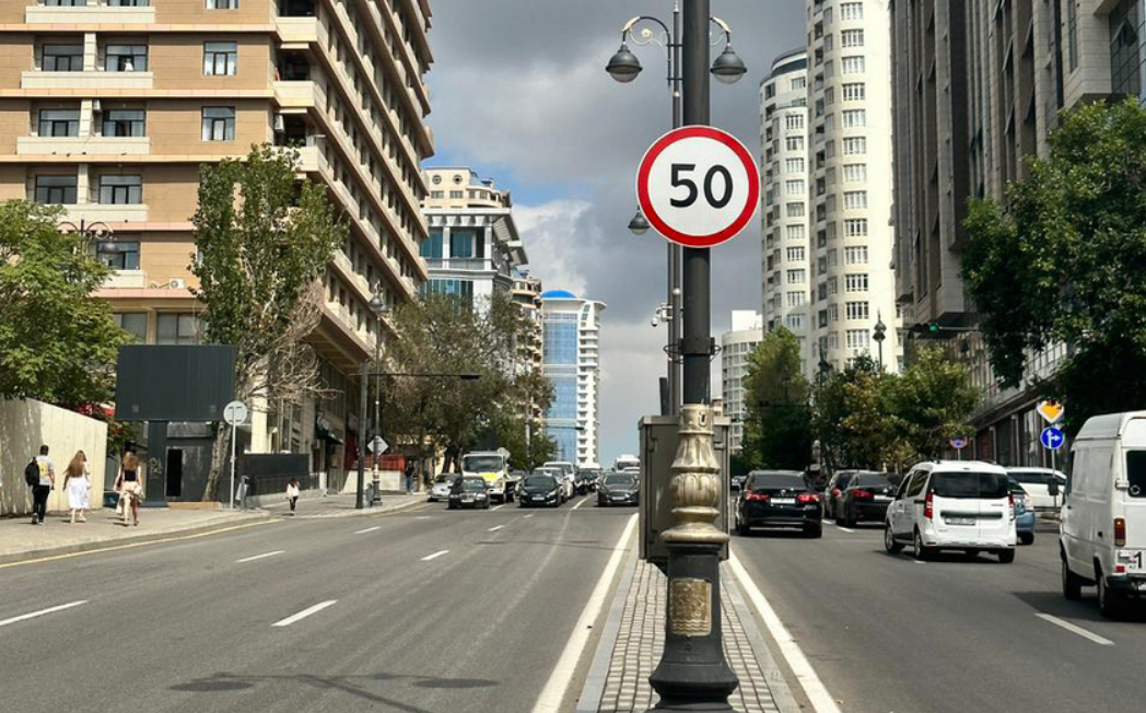 На одной из улиц Баку снижена максимальная скорость движения