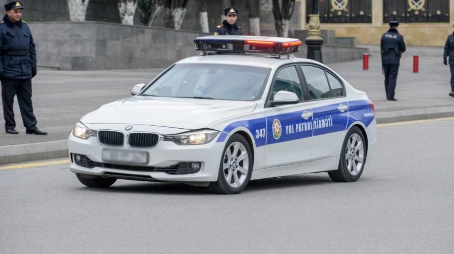 Дорожная полиция Баку обратилась к водителям в связи с сильным ветром