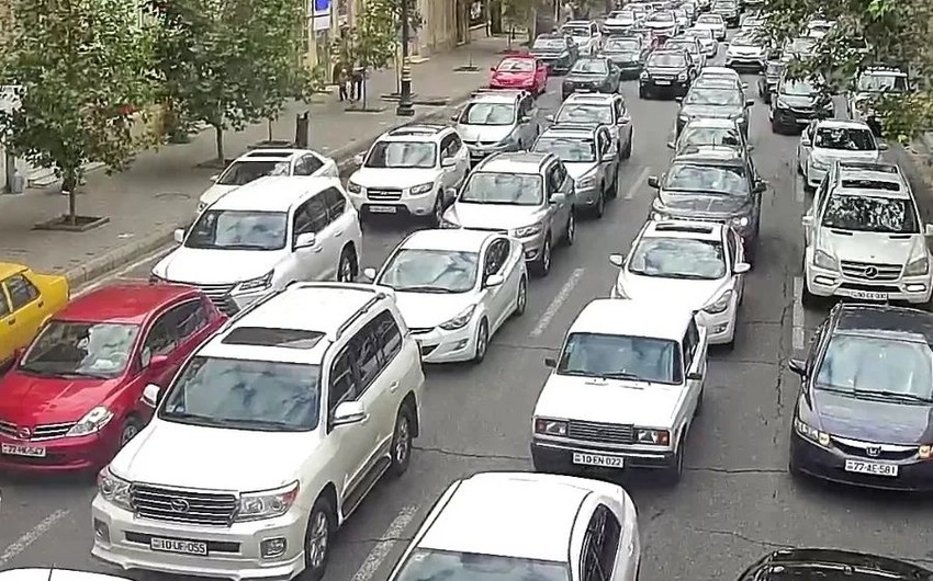 На ряде бакинских дорог наблюдаются пробки - СПИСОК