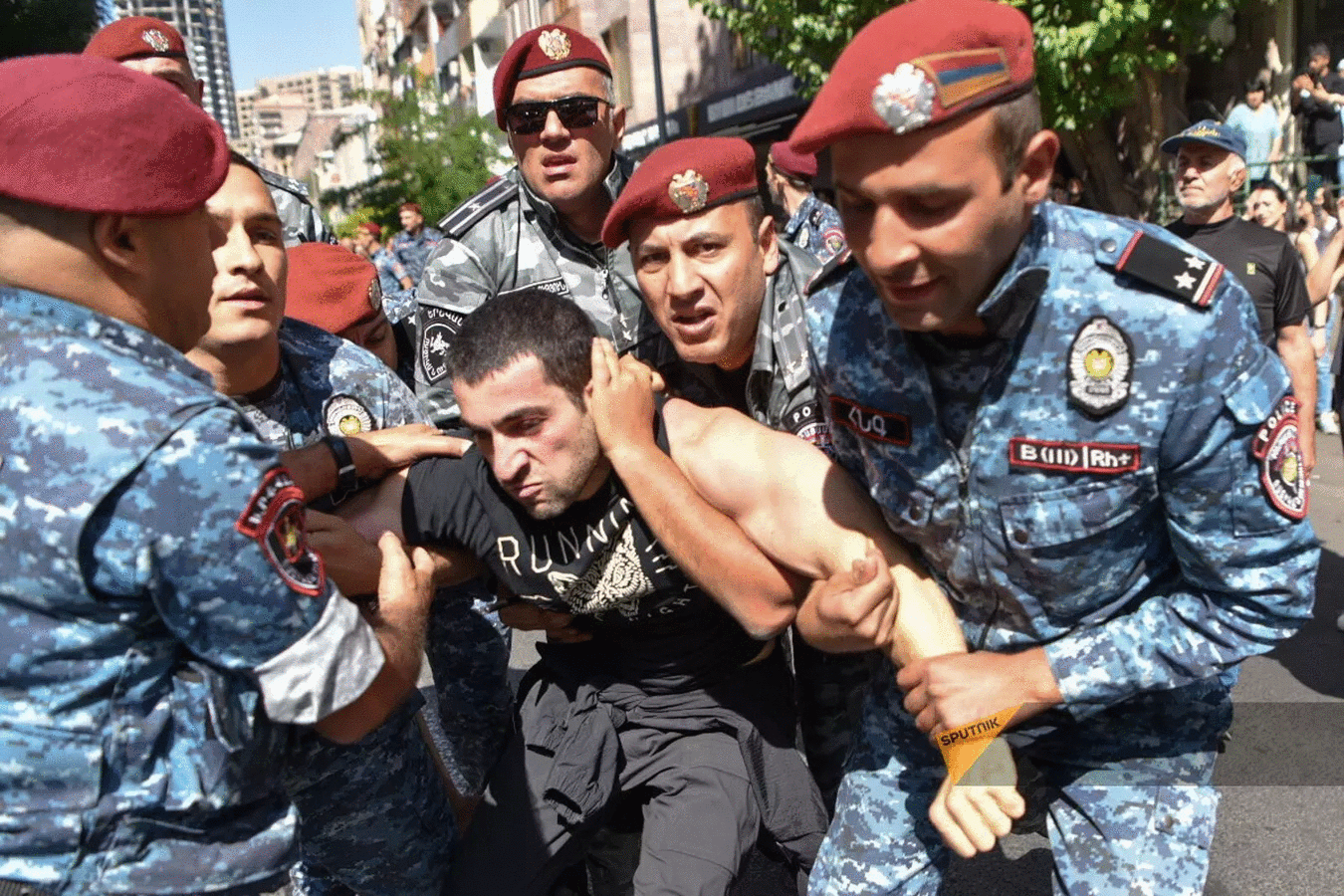 В Ереване полиция задержала сына экс-президента Армении