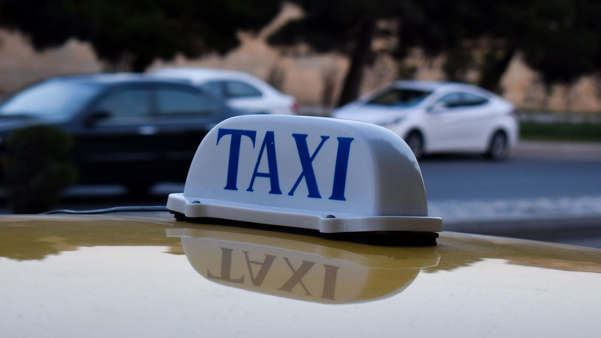 С завтрашнего дня вступают в силу новые госпошлины на деятельность в службе такси - ФОТО