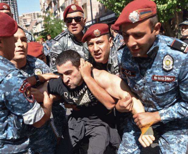 В Ереване полиция задержала сына экс-президента Армении