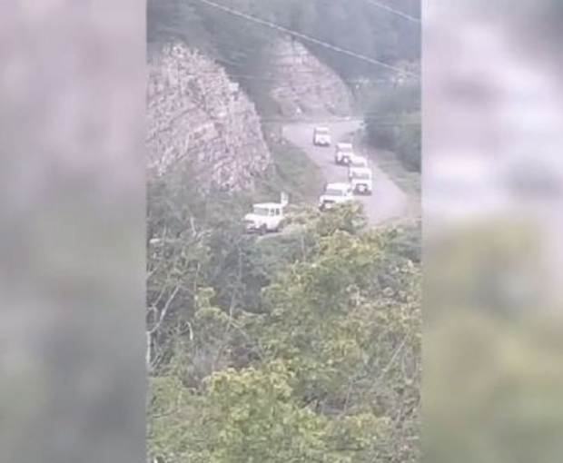 Автомобили МККК движутся в направлении Ходжавенда, чтобы забрать армянских раненых - ВИДЕО