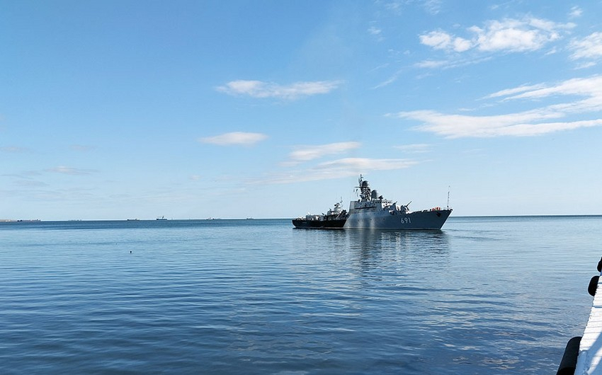 Военные корабли Каспийской флотилии России покинули бакинский порт - ФОТО