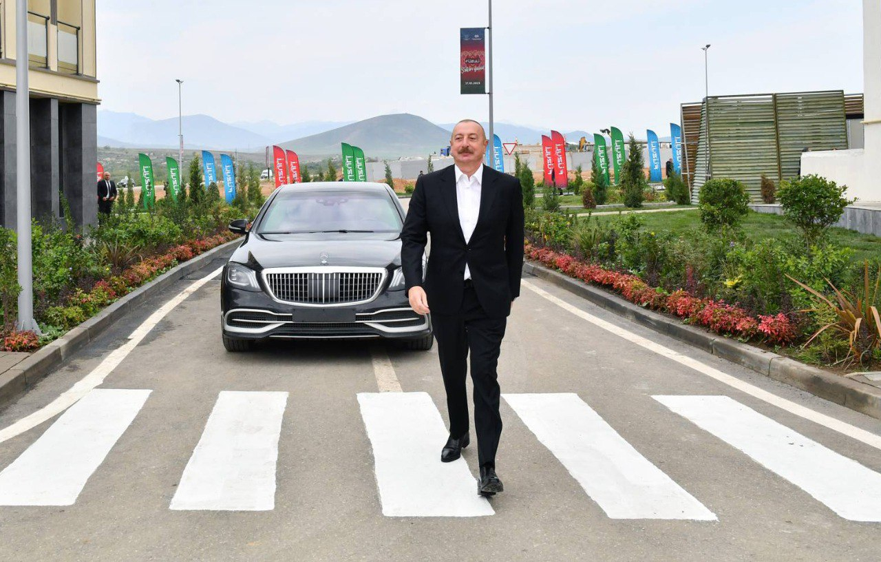 Президент Ильхам Алиев встретился с переселившимися в Физули жителями - ОБНОВЛЕНО + ФОТО
