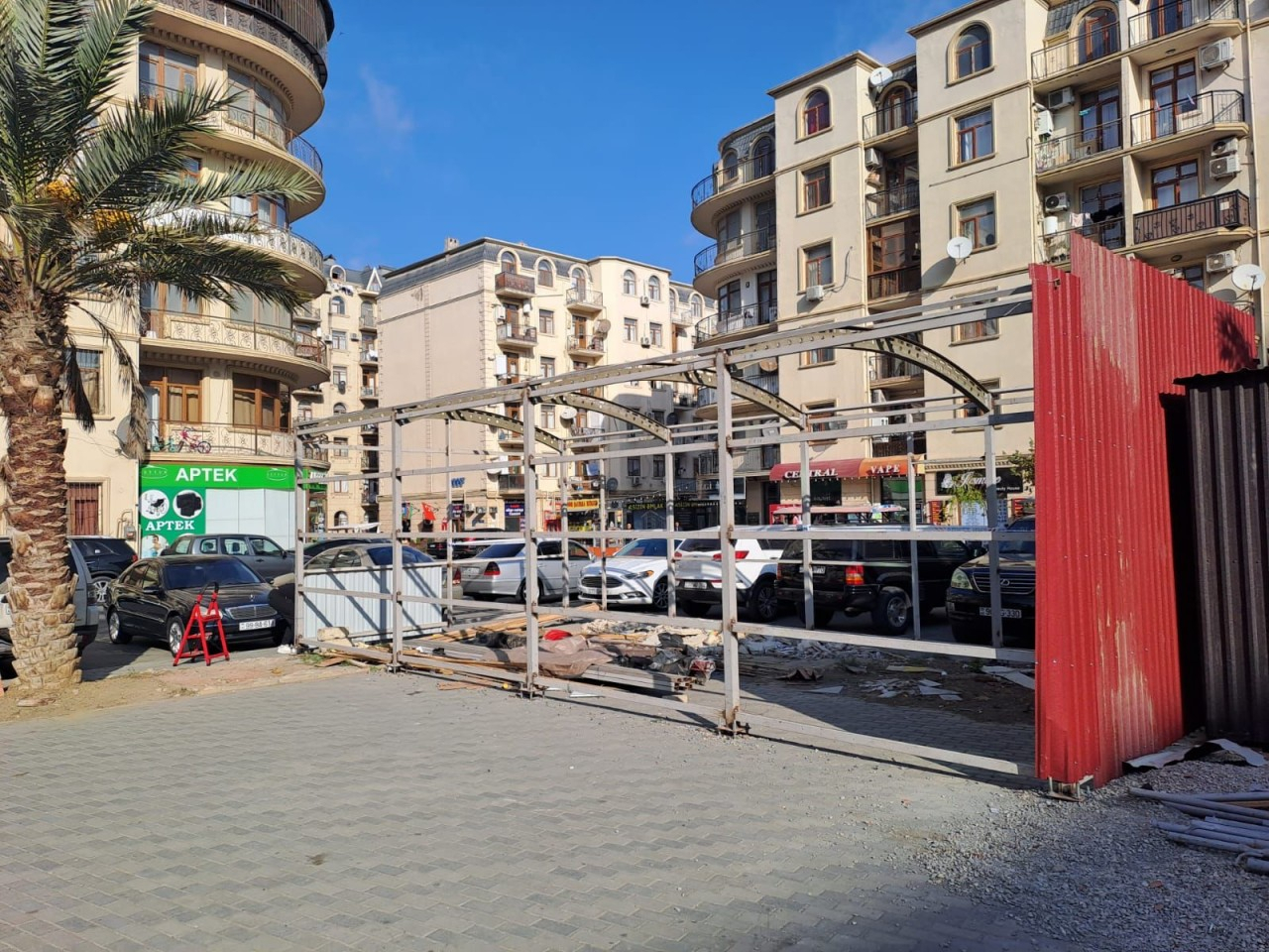 МЧС предотвратило незаконные строительные работы в Баку и Хырдалане - ВИДЕО