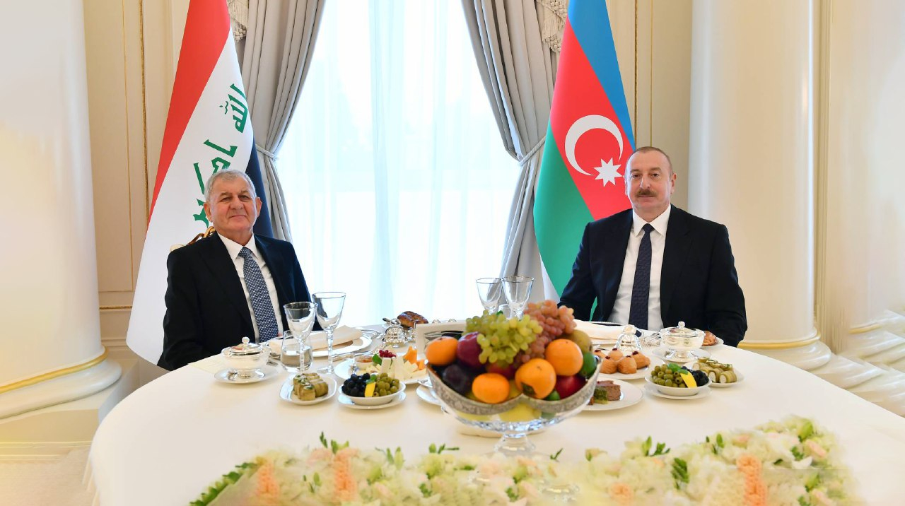 От имени Президента Азербайджана дан официальный обед в честь Президента Ирака