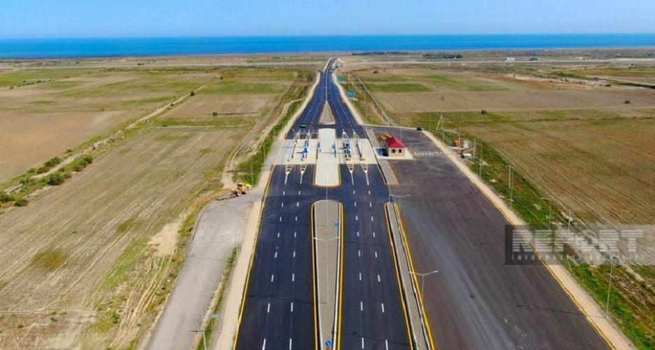 В Азербайджане на платной автомагистрали произошло ДТП, есть погибший