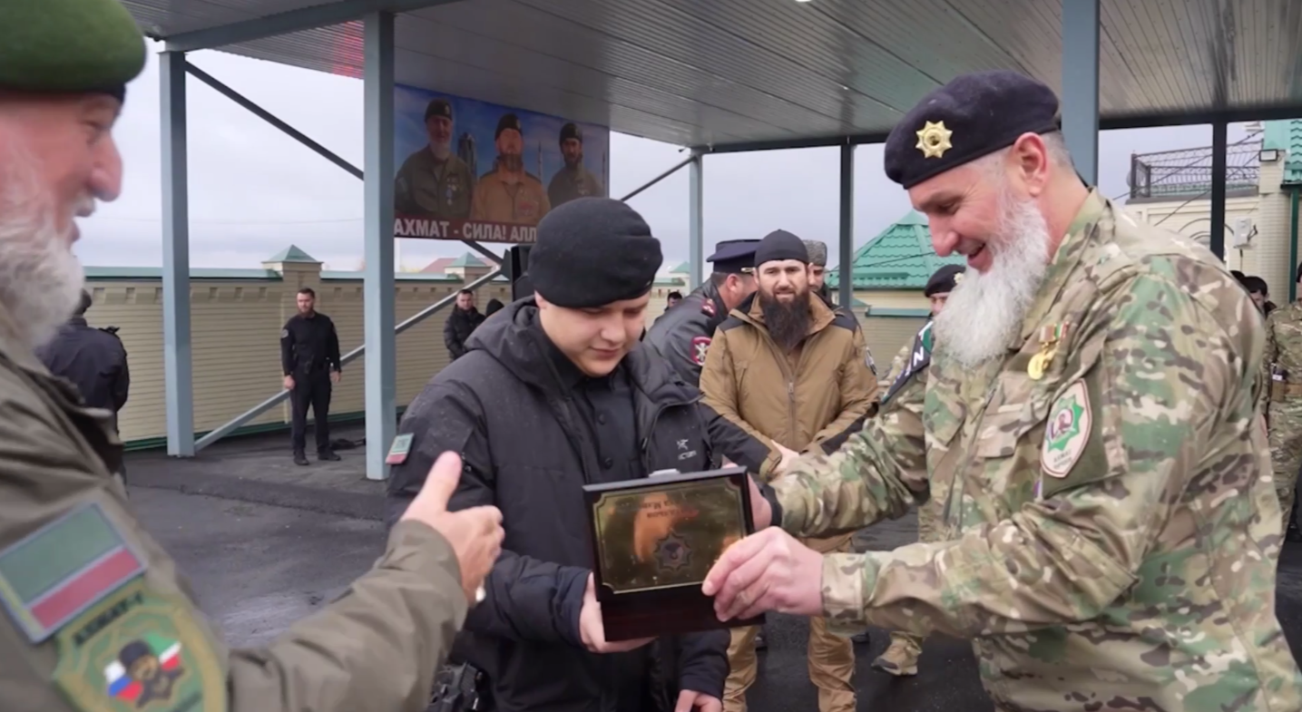 16-летний сын Рамзана Кадырова будет курировать батальон Минобороны РФ - ВИДЕО