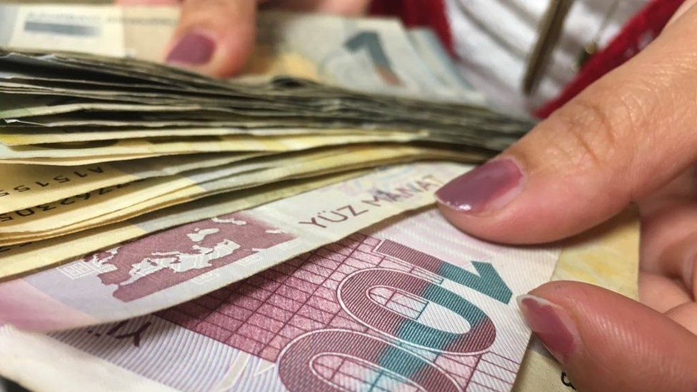 Средняя зарплата в Баку превышает показатель по стране на 27%