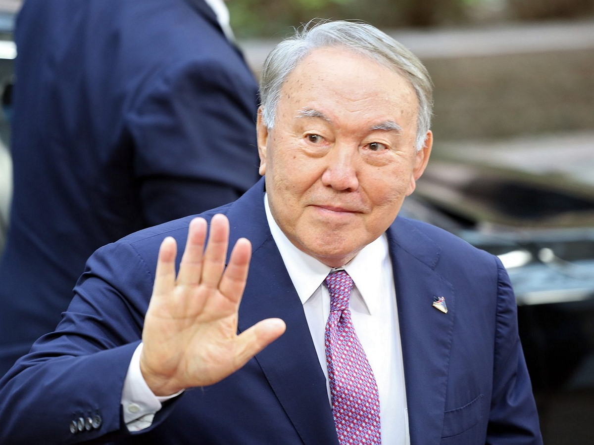 Нурсултан Назарбаев признался, что у него есть вторая жена и двое сыновей