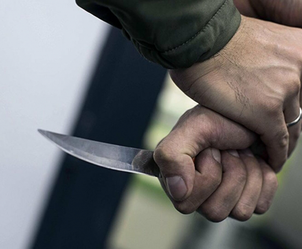 В Баку школьник обвиняется в убийстве матери: женщине нанесены 192 ножевых ранения - СУД