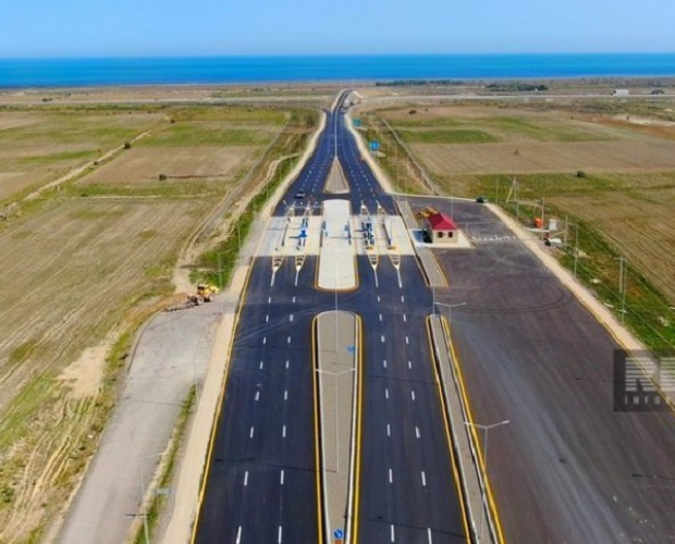 В Азербайджане на платной автомагистрали произошло ДТП, есть погибший