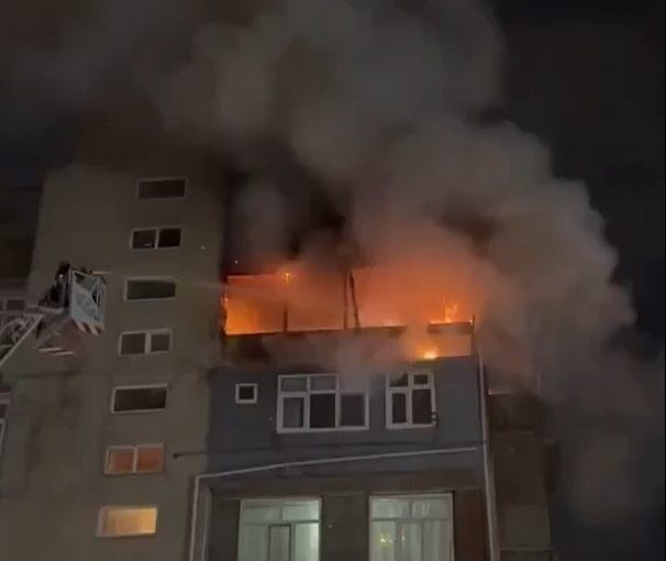 Полиция взяла под контроль здание в Баку, в котором произошел пожар - ОБНОВЛЕНО + ВИДЕО