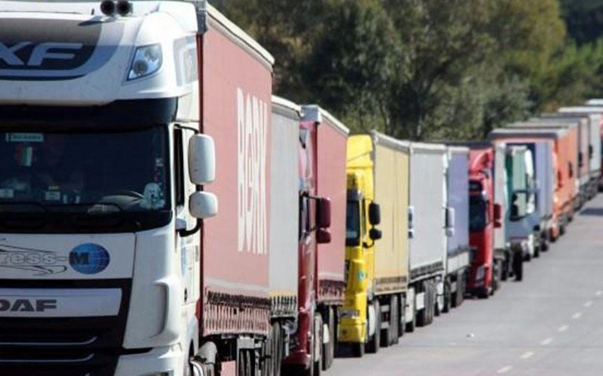 Более 1700 грузовиков ожидают выезда на таможенных постах Азербайджана