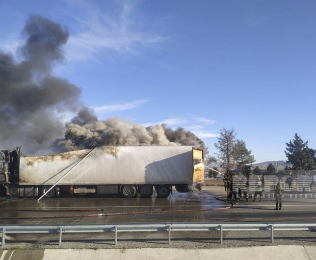 В Шеки загорелся грузовик, принадлежащий гражданину Турции - ФОТО