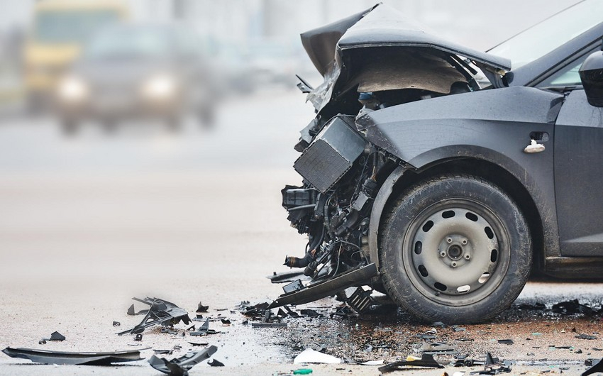 В Баку столкнулись два автомобиля: есть пострадавший