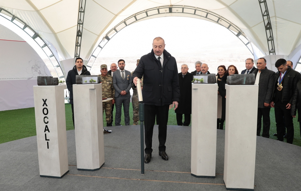 Ильхам Алиев заложил фундамент мемориала жертвам Ходжалинского геноцида - ОБНОВЛЕНО + ФОТО