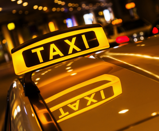 За выдачу разрешений водителям такси, не прошедшим спецкурсы, предусмотрен штраф до 1 200 манатов