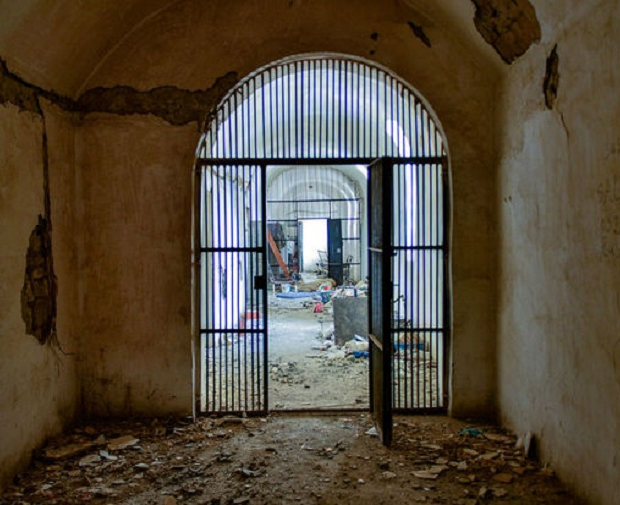 Кадры тюрьмы, где армяне вырвали ногти пленному азербайджанцу - ВИДЕО